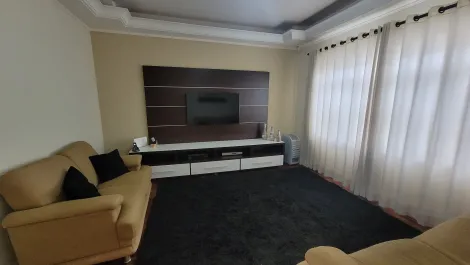 Vende-se Casa no Prolongamento do Jardim Ângela Rosa