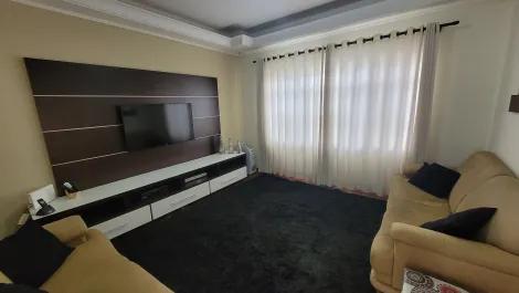 Vende-se Casa no Prolongamento do Jardim Ângela Rosa